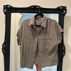 OLIVE GREEN SHORT SLEEVE BUTTON DOWN SIZE LARGE